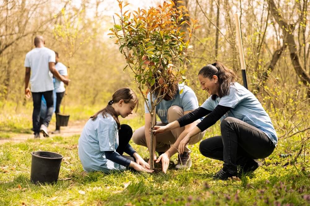 The Mental Health Benefits of Volunteering and Giving Back