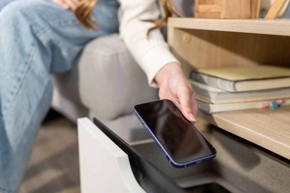 Digital Detox, Emotional Reset: Why Social Media Boundaries Matter in Recovery